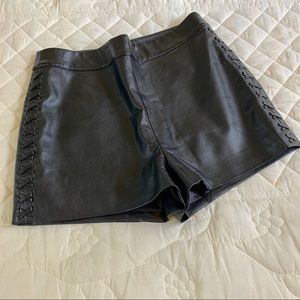 TOPSHOP FAUX LEATHER SHORTS BLACK (Vegan) Size 6